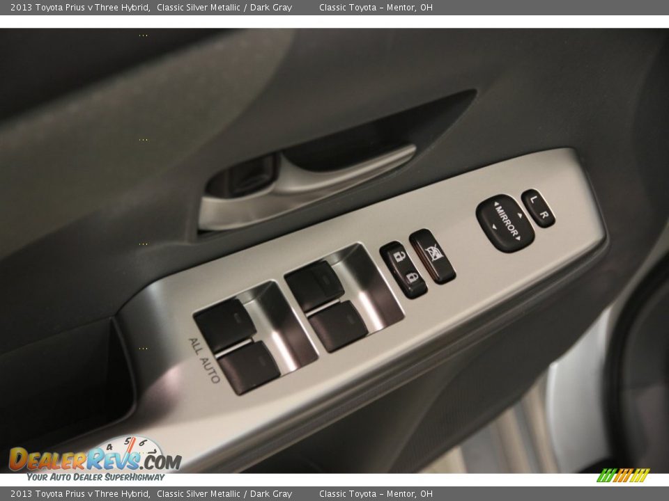 2013 Toyota Prius v Three Hybrid Classic Silver Metallic / Dark Gray Photo #5