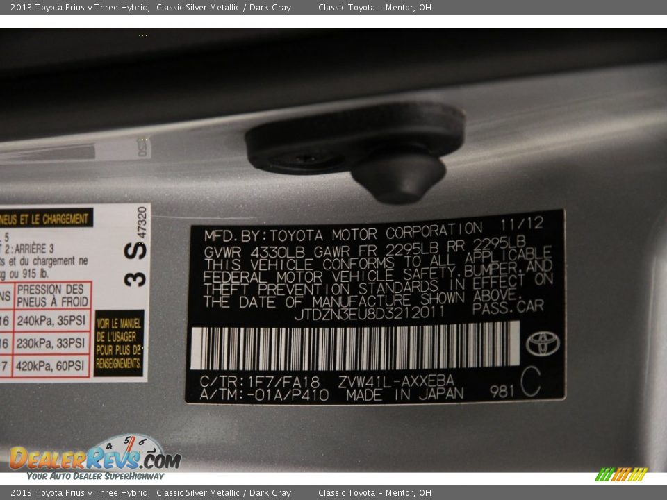 2013 Toyota Prius v Three Hybrid Classic Silver Metallic / Dark Gray Photo #21