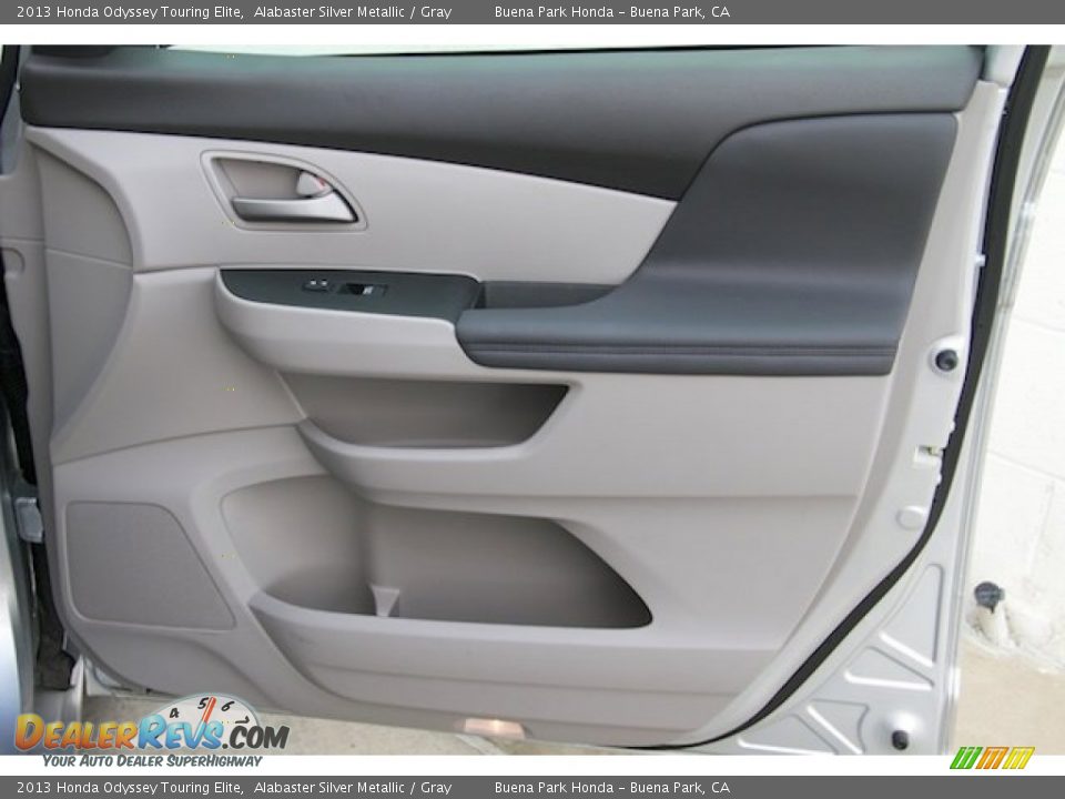 2013 Honda Odyssey Touring Elite Alabaster Silver Metallic / Gray Photo #28