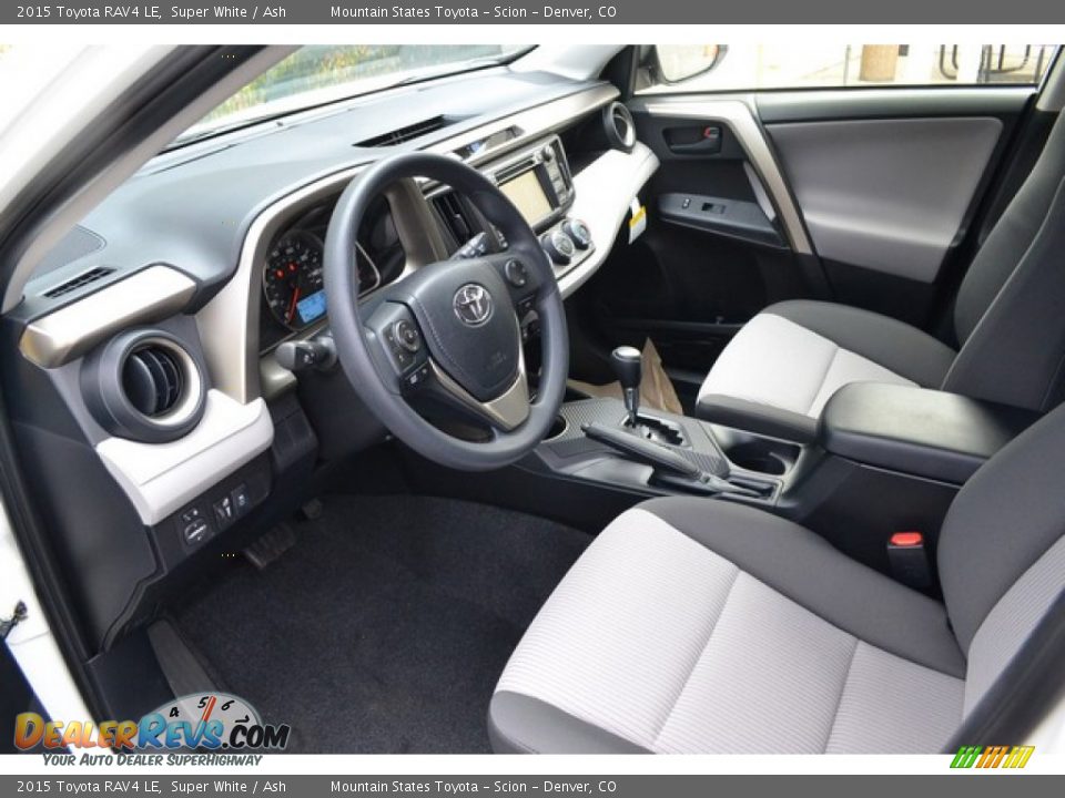 2015 Toyota RAV4 LE Super White / Ash Photo #5