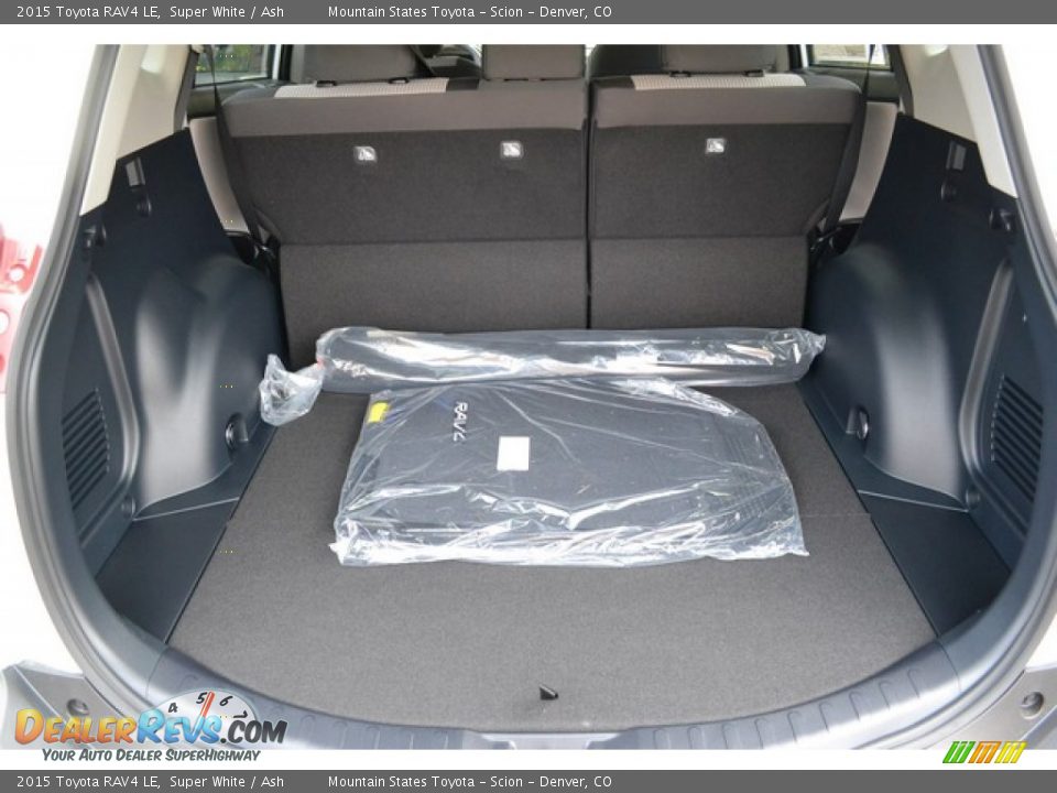 2015 Toyota RAV4 LE Super White / Ash Photo #8