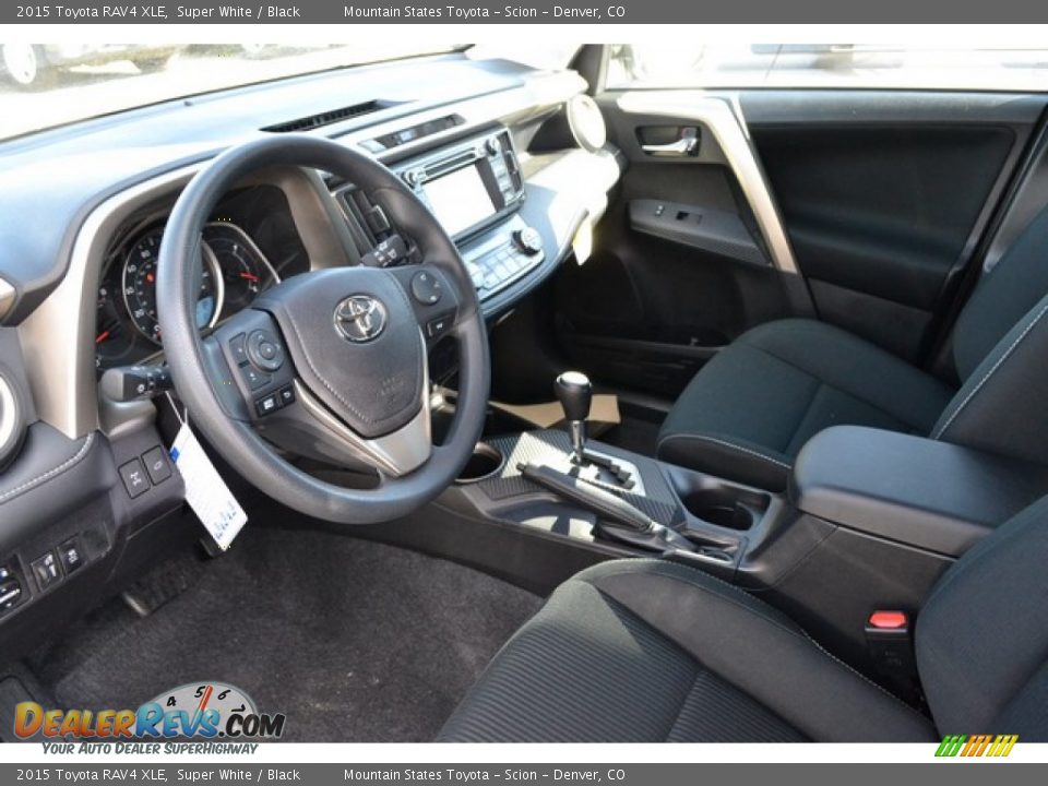 2015 Toyota RAV4 XLE Super White / Black Photo #5