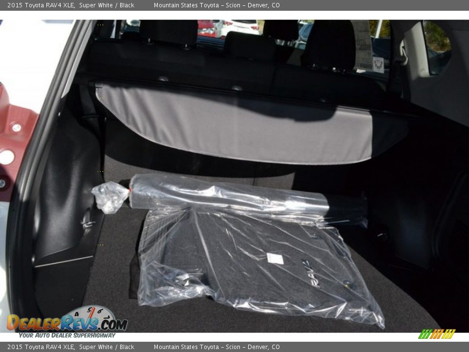 2015 Toyota RAV4 XLE Super White / Black Photo #8
