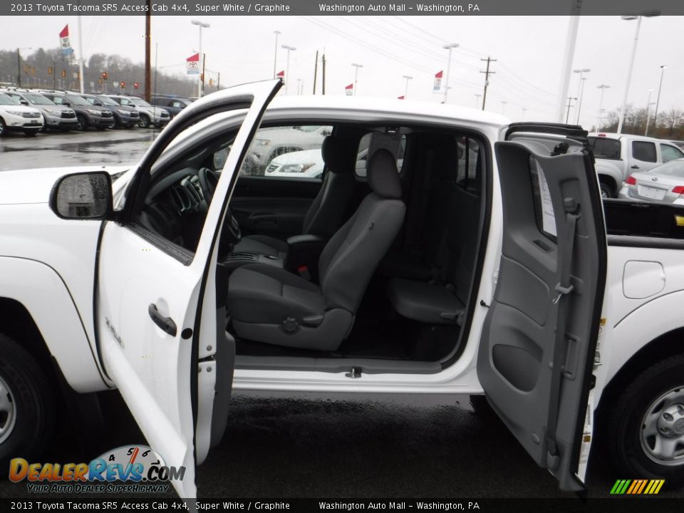 2013 Toyota Tacoma SR5 Access Cab 4x4 Super White / Graphite Photo #11