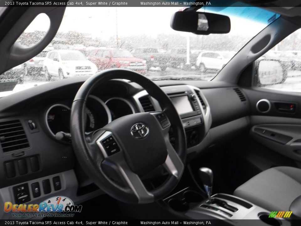 2013 Toyota Tacoma SR5 Access Cab 4x4 Super White / Graphite Photo #13