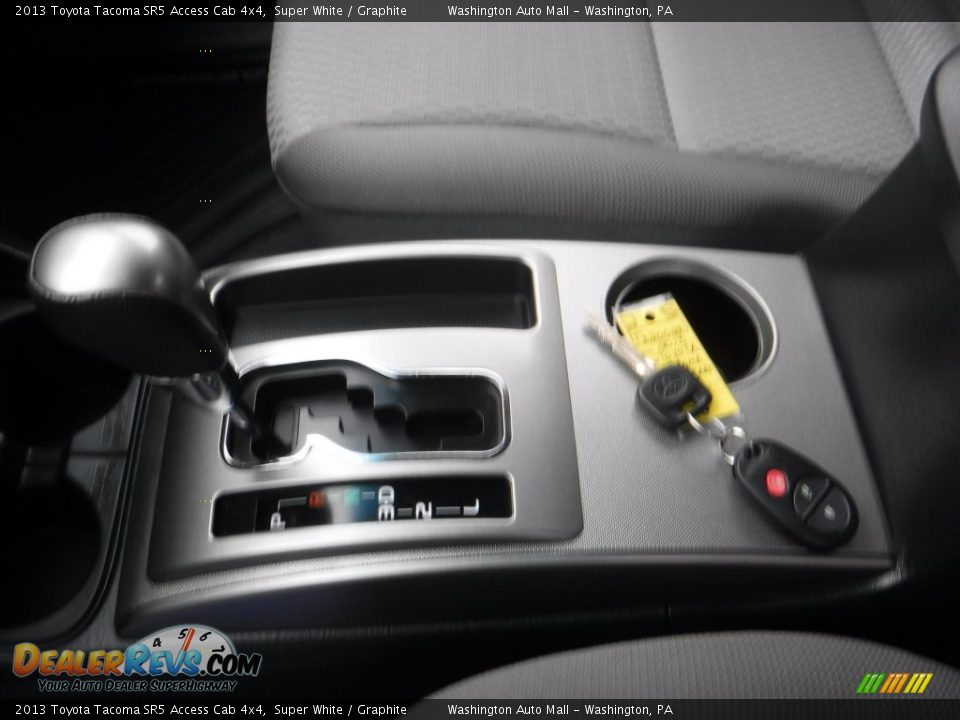 2013 Toyota Tacoma SR5 Access Cab 4x4 Super White / Graphite Photo #14