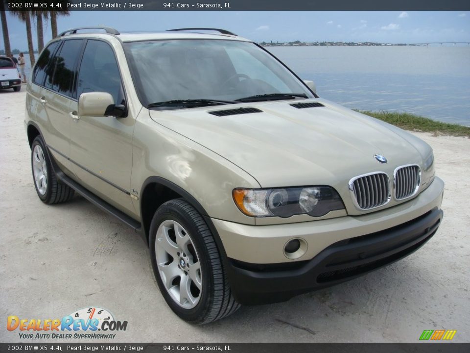 Front 3/4 View of 2002 BMW X5 4.4i Photo #1