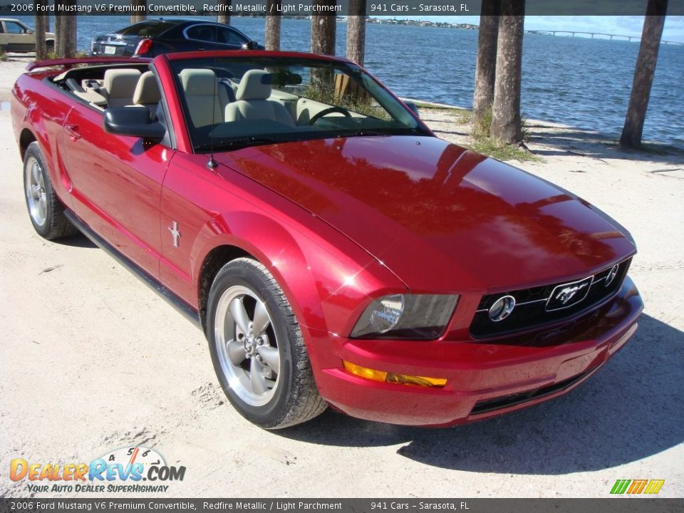 Front 3/4 View of 2006 Ford Mustang V6 Premium Convertible Photo #1