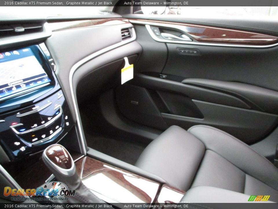 2016 Cadillac XTS Premium Sedan Graphite Metallic / Jet Black Photo #10