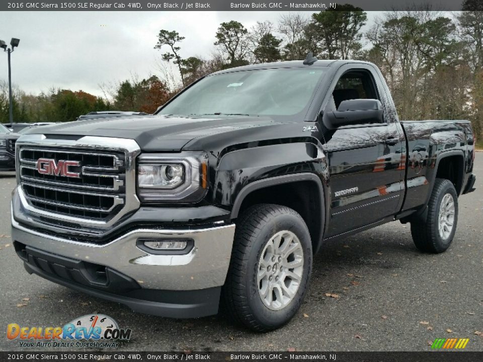 Front 3/4 View of 2016 GMC Sierra 1500 SLE Regular Cab 4WD Photo #1