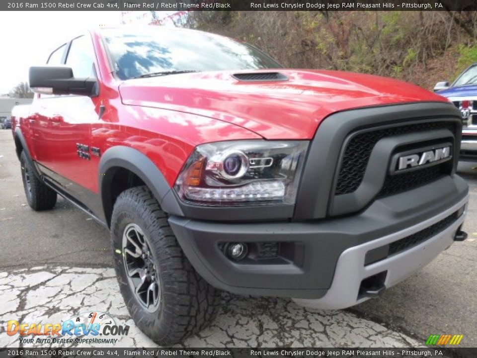 Front 3/4 View of 2016 Ram 1500 Rebel Crew Cab 4x4 Photo #7