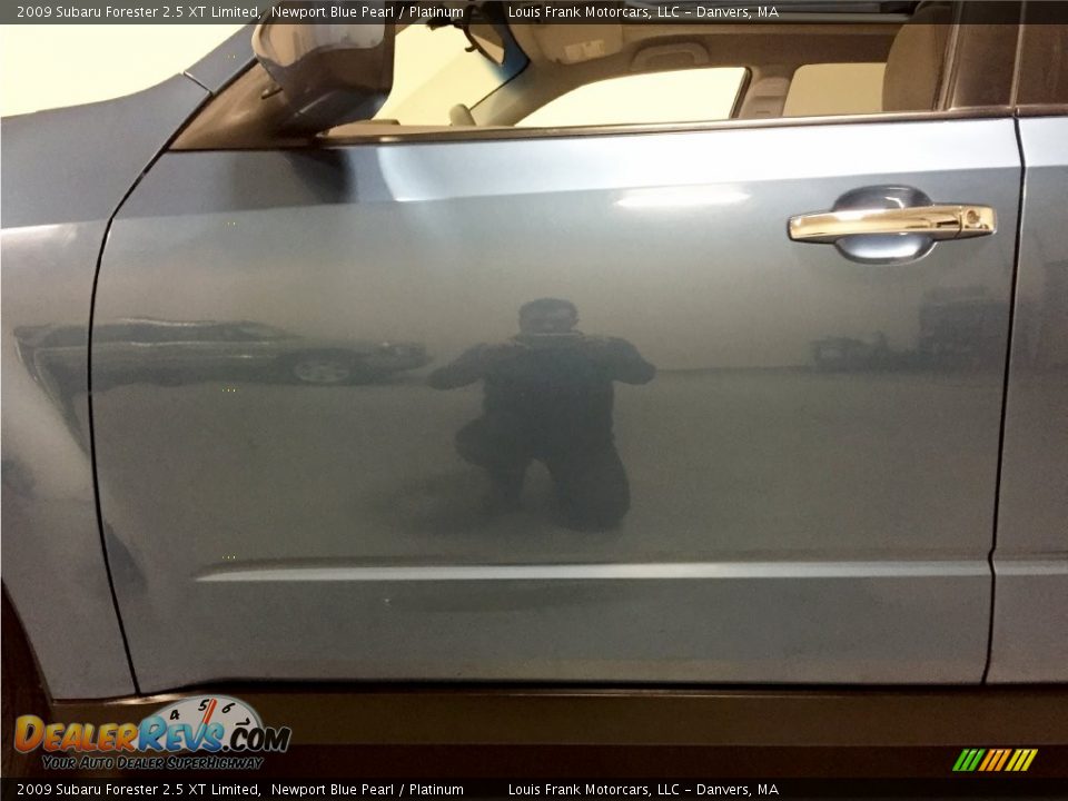 2009 Subaru Forester 2.5 XT Limited Newport Blue Pearl / Platinum Photo #32