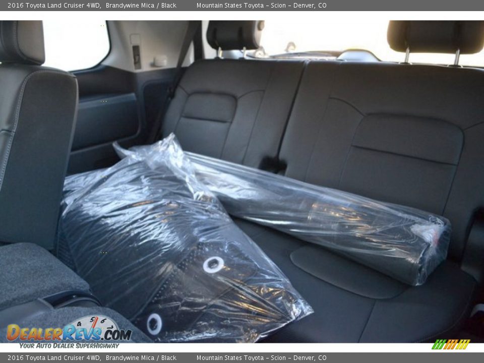 2016 Toyota Land Cruiser 4WD Brandywine Mica / Black Photo #11