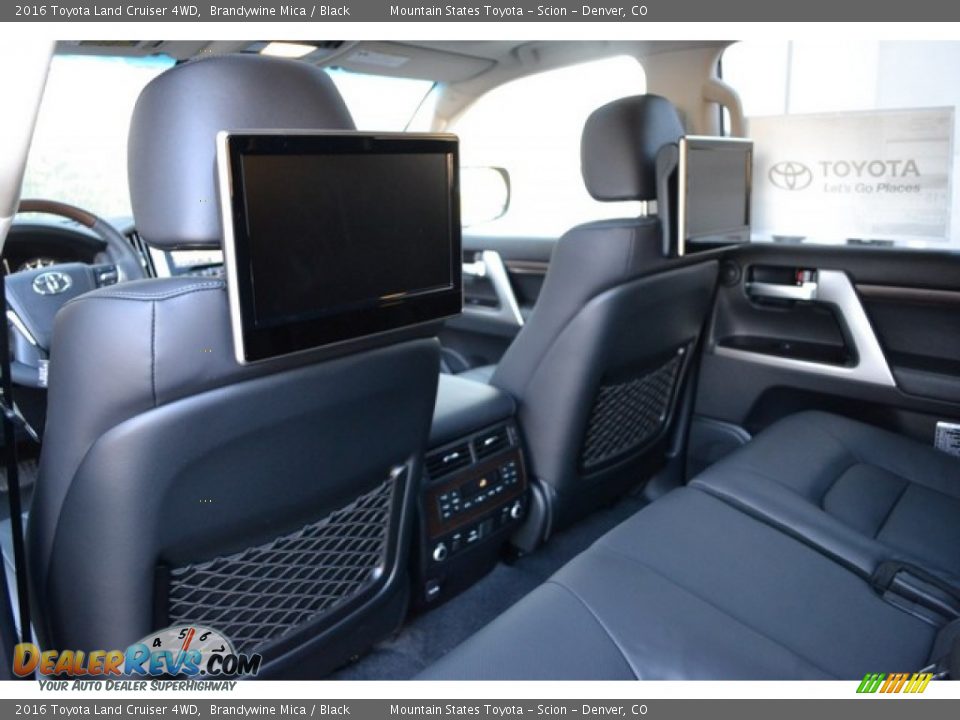 Entertainment System of 2016 Toyota Land Cruiser 4WD Photo #12