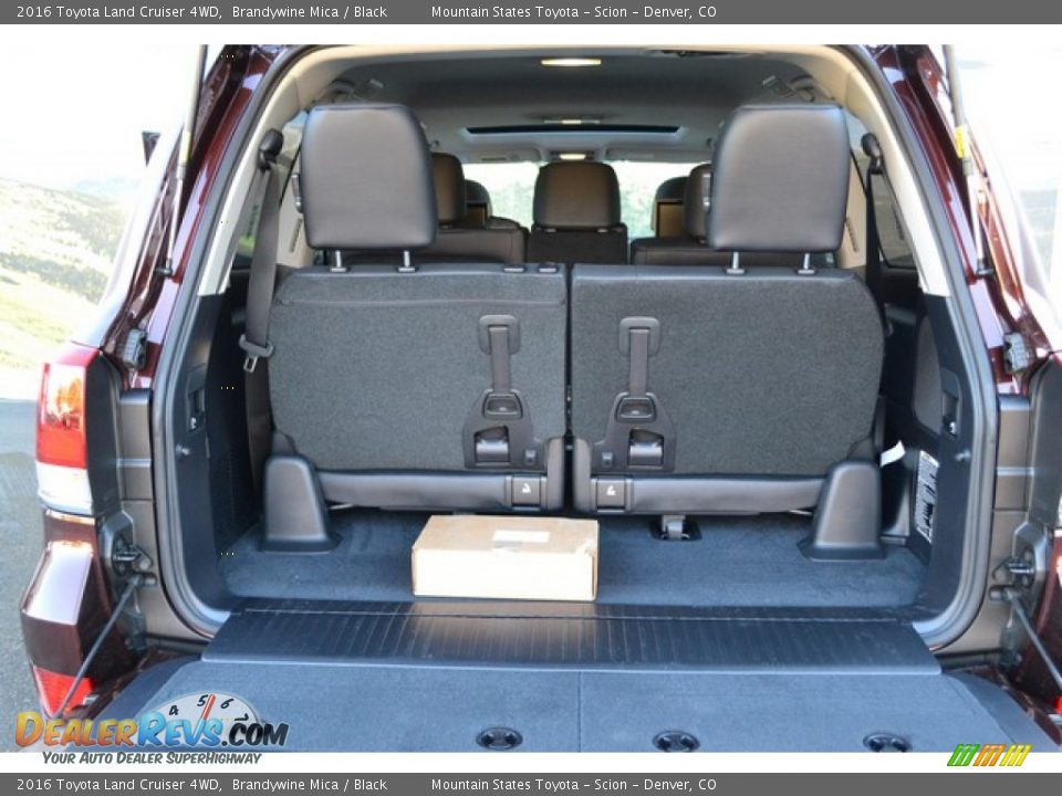 2016 Toyota Land Cruiser 4WD Trunk Photo #14