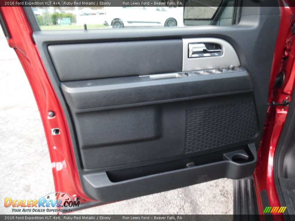 Door Panel of 2016 Ford Expedition XLT 4x4 Photo #15