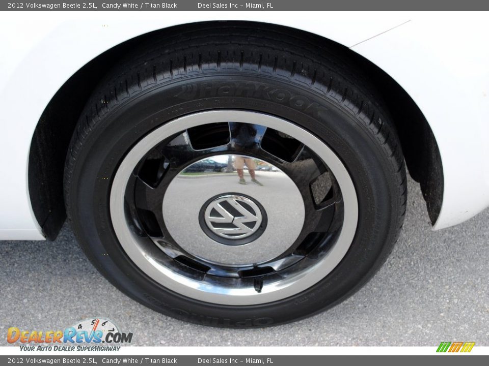 2012 Volkswagen Beetle 2.5L Candy White / Titan Black Photo #11