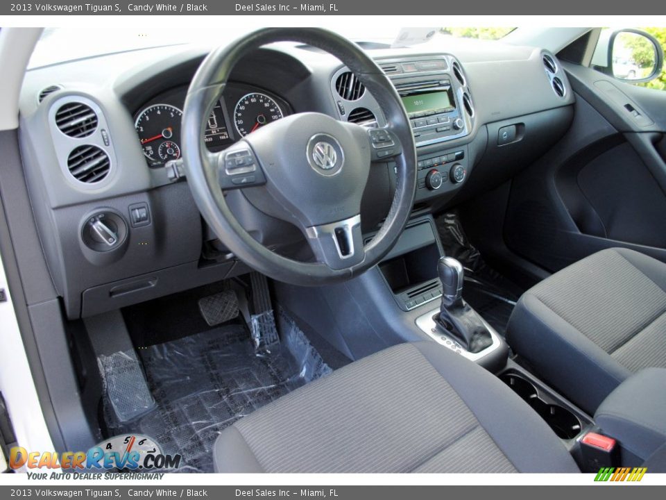 Black Interior - 2013 Volkswagen Tiguan S Photo #15