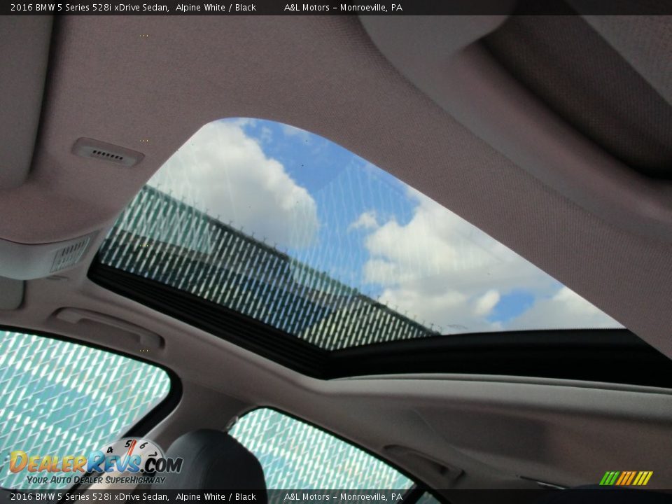 2016 BMW 5 Series 528i xDrive Sedan Alpine White / Black Photo #10