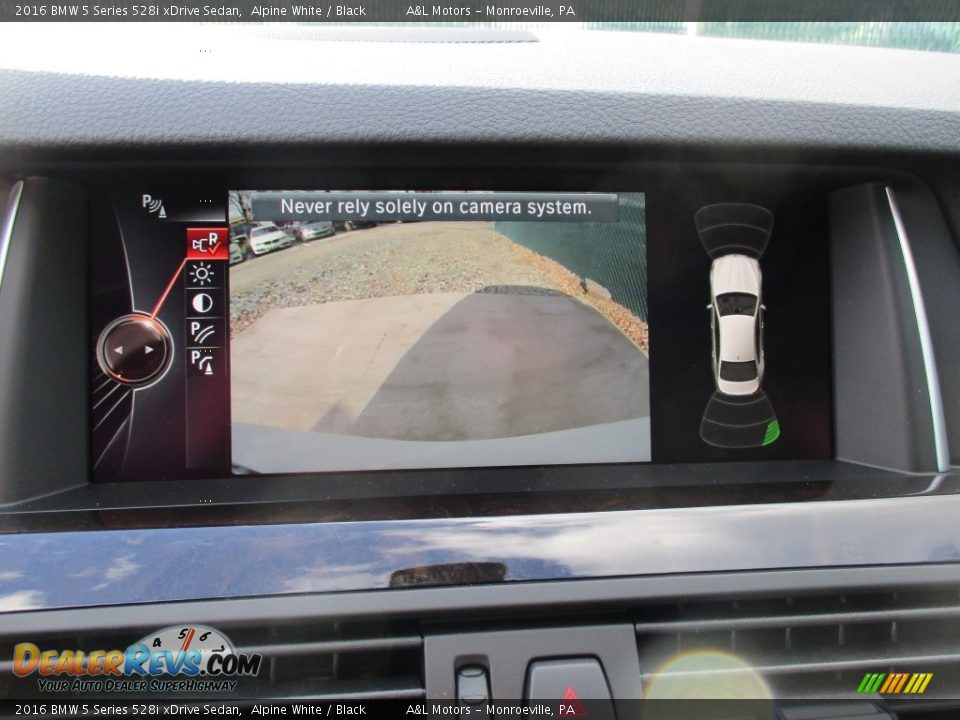 2016 BMW 5 Series 528i xDrive Sedan Alpine White / Black Photo #17