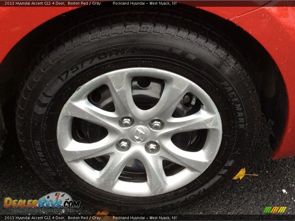 2013 Hyundai Accent GLS 4 Door Boston Red / Gray Photo #26