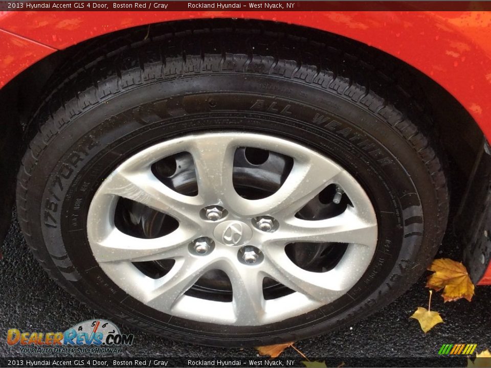2013 Hyundai Accent GLS 4 Door Boston Red / Gray Photo #27