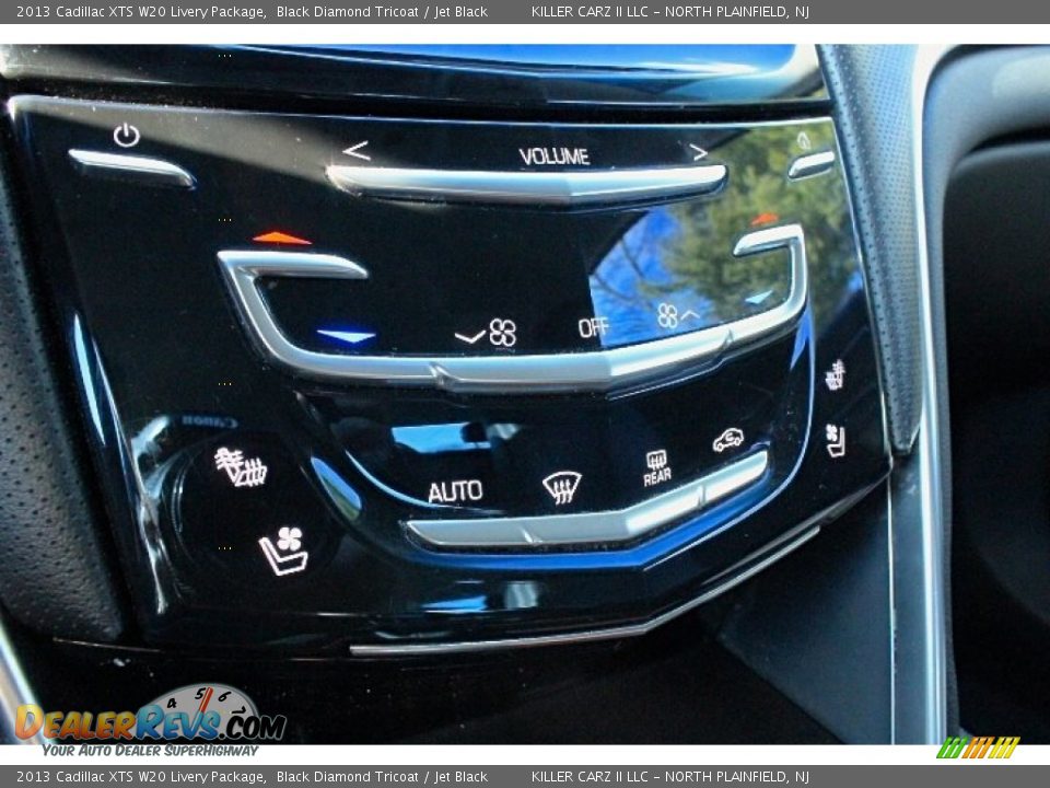 2013 Cadillac XTS W20 Livery Package Black Diamond Tricoat / Jet Black Photo #34