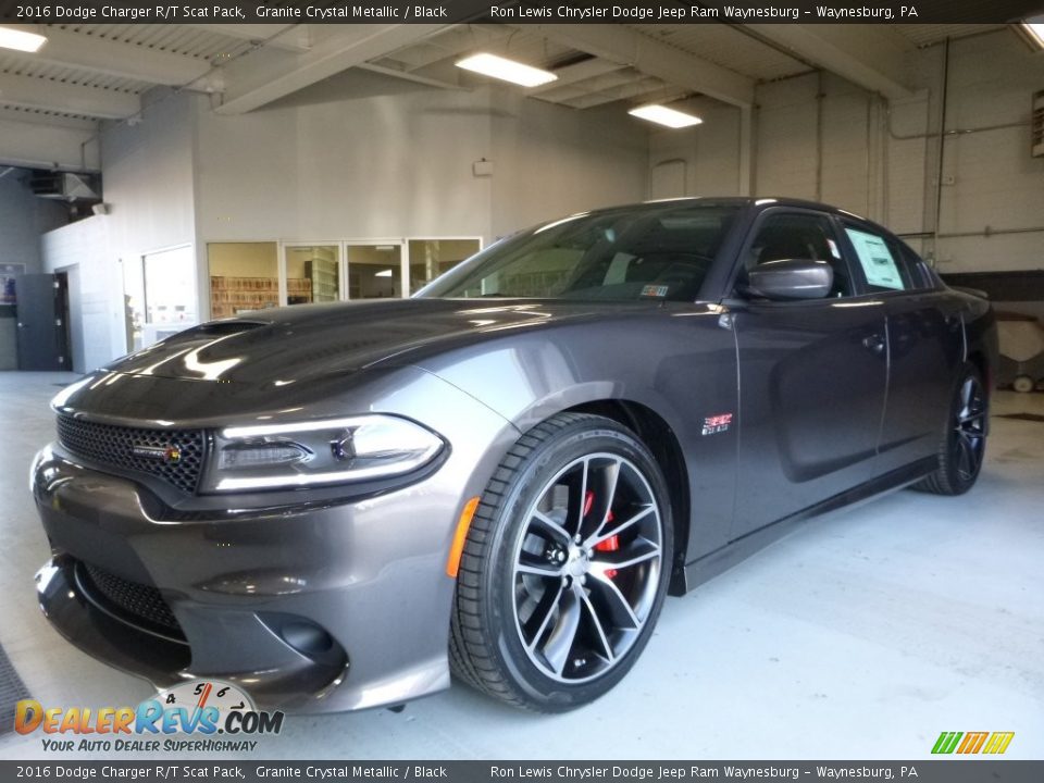 Front 3/4 View of 2016 Dodge Charger R/T Scat Pack Photo #1