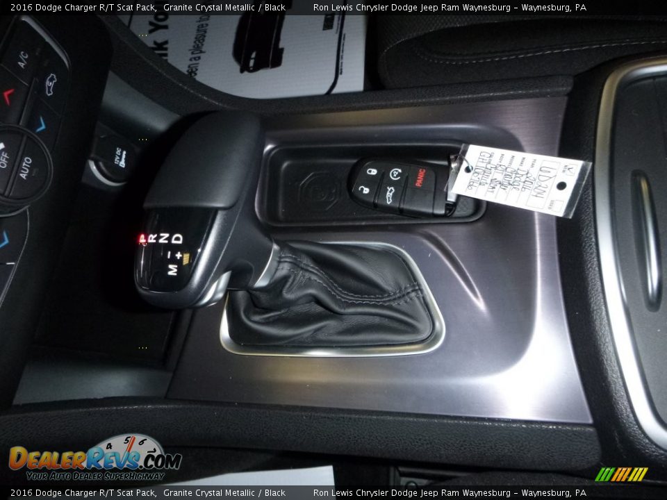 2016 Dodge Charger R/T Scat Pack Shifter Photo #19