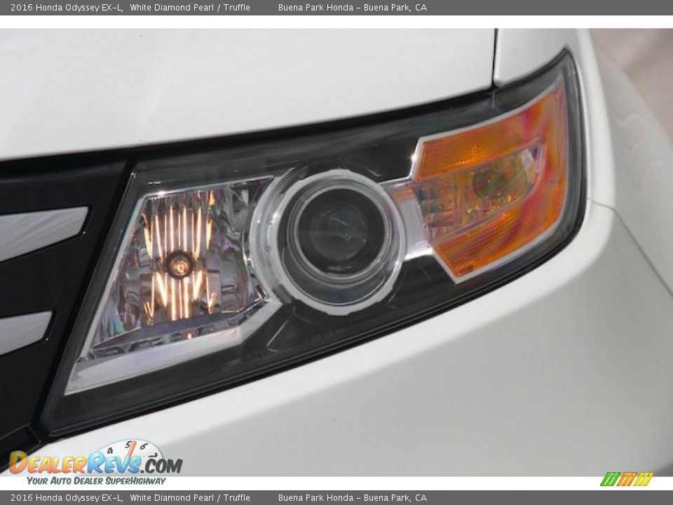 2016 Honda Odyssey EX-L White Diamond Pearl / Truffle Photo #5