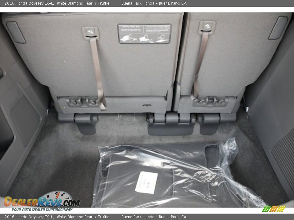 2016 Honda Odyssey EX-L White Diamond Pearl / Truffle Photo #18