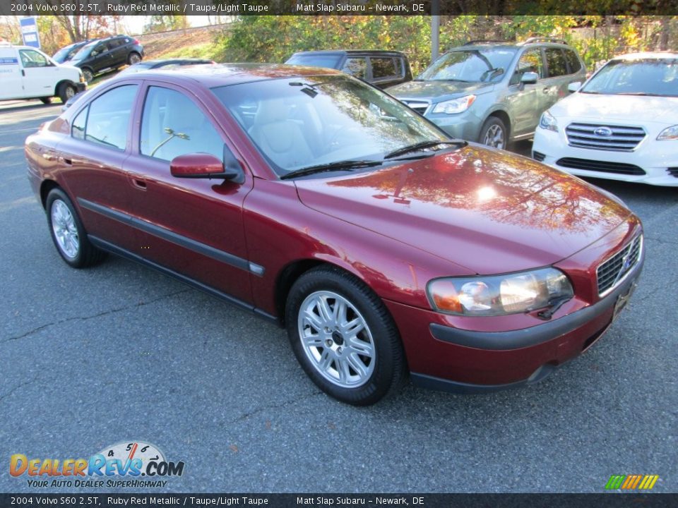 Front 3/4 View of 2004 Volvo S60 2.5T Photo #4