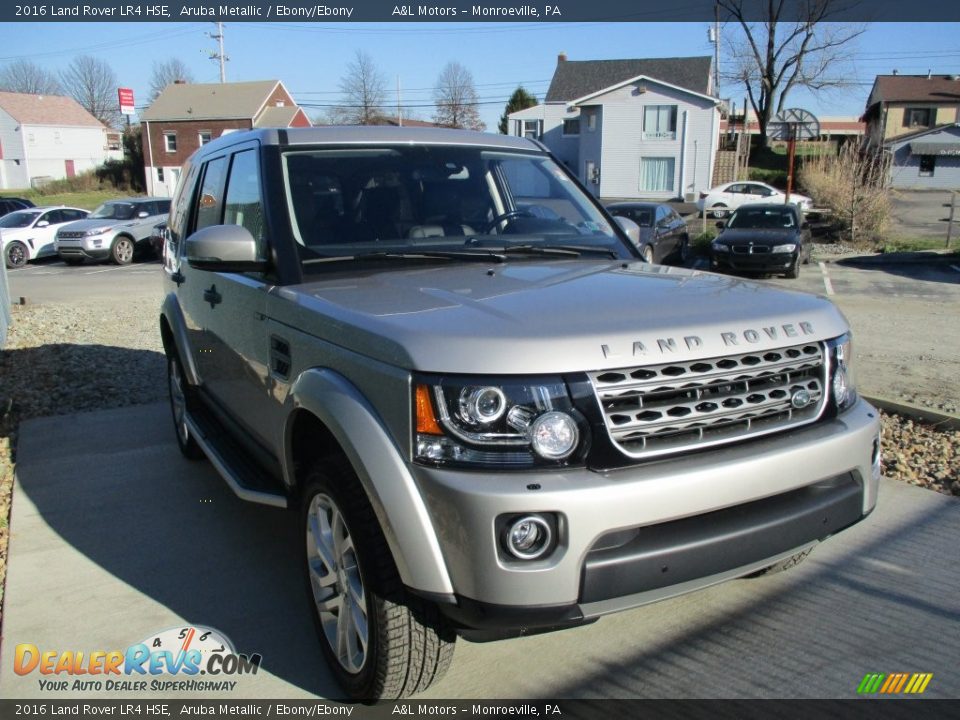 Front 3/4 View of 2016 Land Rover LR4 HSE Photo #7