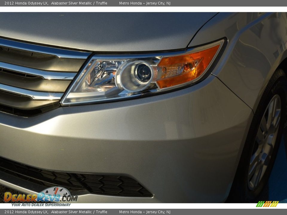 2012 Honda Odyssey LX Alabaster Silver Metallic / Truffle Photo #25