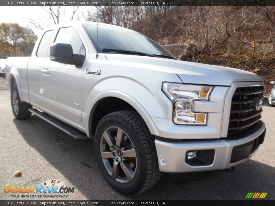 Front 3/4 View of 2016 Ford F150 XLT SuperCab 4x4 Photo #8