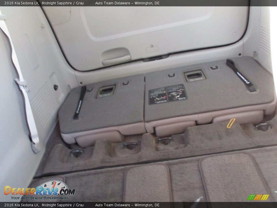 2016 Kia Sedona LX Midnight Sapphire / Gray Photo #8