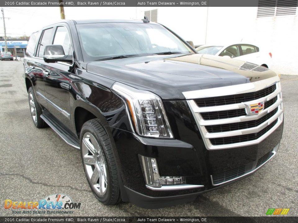 Front 3/4 View of 2016 Cadillac Escalade Premium 4WD Photo #4