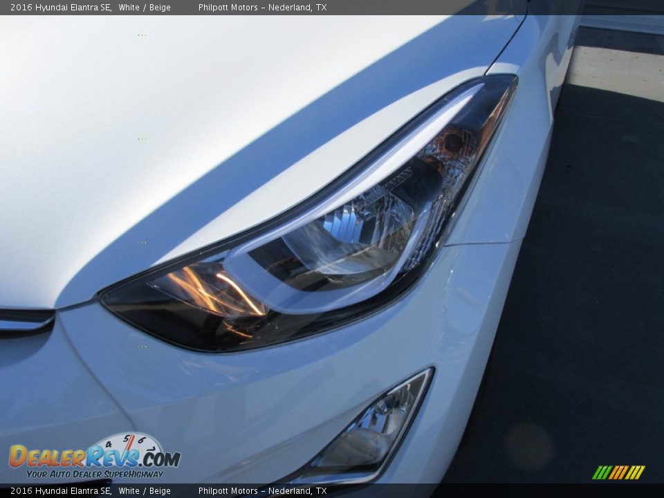2016 Hyundai Elantra SE White / Beige Photo #9