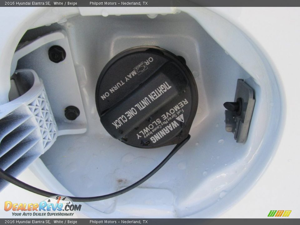 2016 Hyundai Elantra SE White / Beige Photo #13