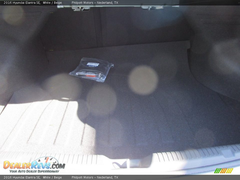 2016 Hyundai Elantra SE White / Beige Photo #15