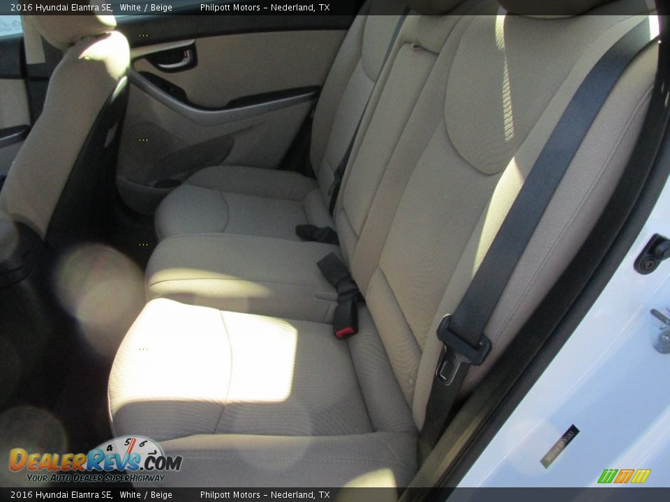 2016 Hyundai Elantra SE White / Beige Photo #18