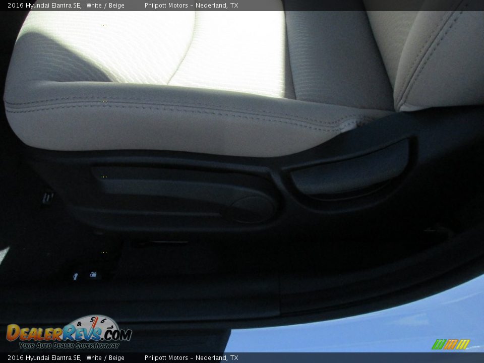 2016 Hyundai Elantra SE White / Beige Photo #22