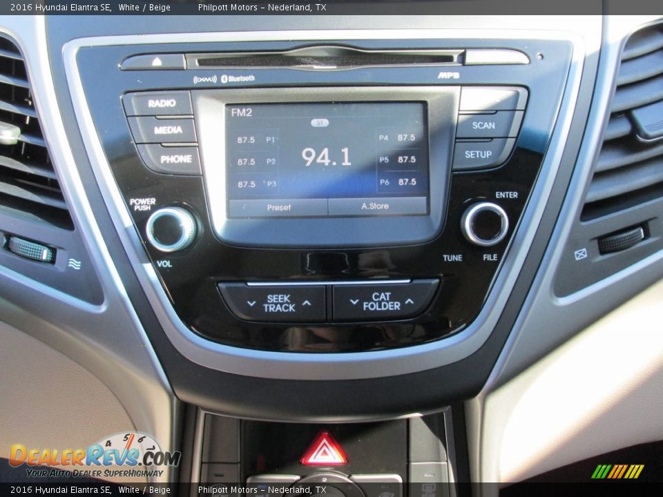 2016 Hyundai Elantra SE White / Beige Photo #25