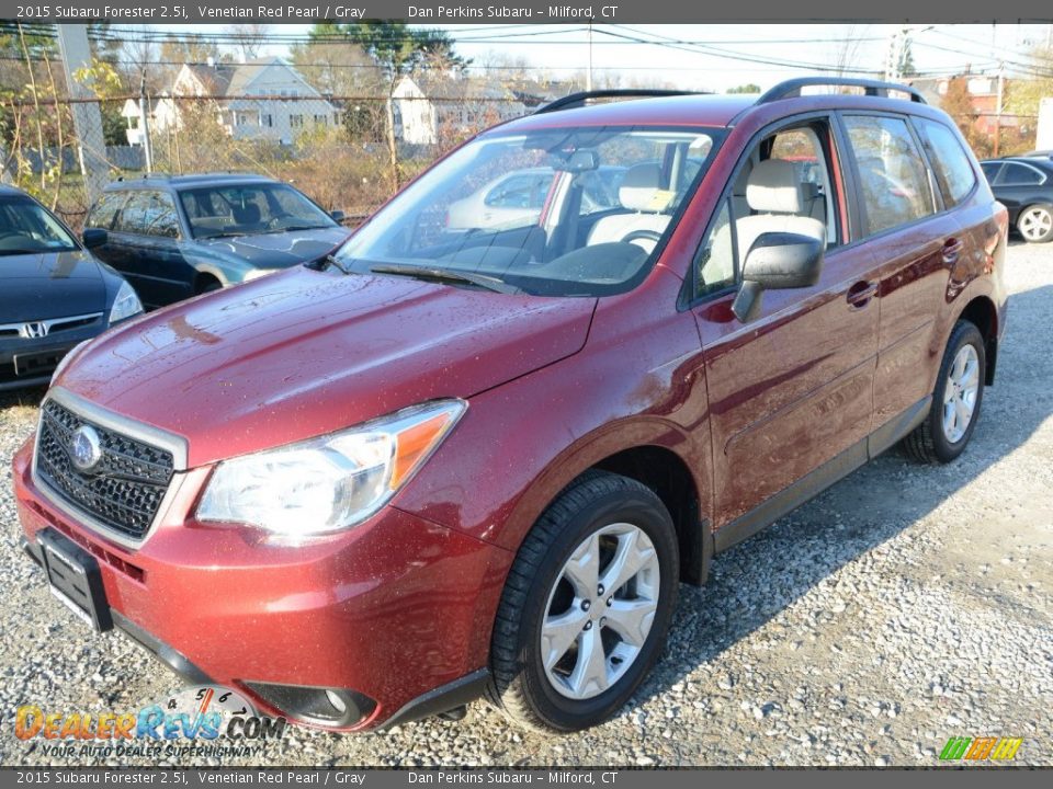 Front 3/4 View of 2015 Subaru Forester 2.5i Photo #3