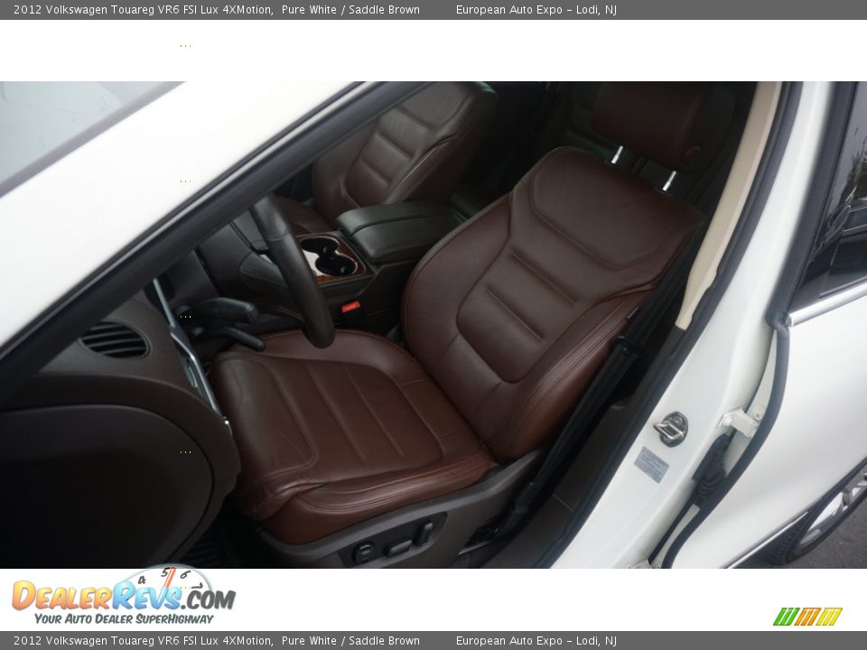 2012 Volkswagen Touareg VR6 FSI Lux 4XMotion Pure White / Saddle Brown Photo #10