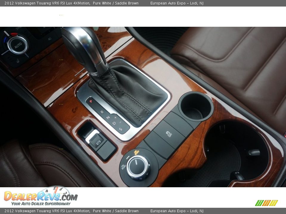 2012 Volkswagen Touareg VR6 FSI Lux 4XMotion Pure White / Saddle Brown Photo #30