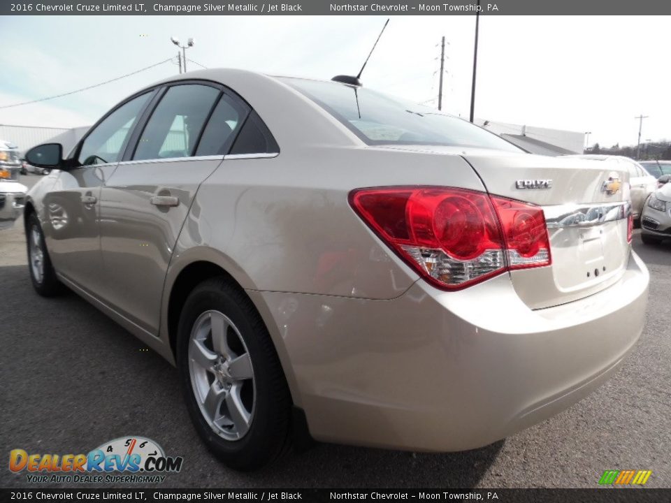2016 Chevrolet Cruze Limited LT Champagne Silver Metallic / Jet Black Photo #8