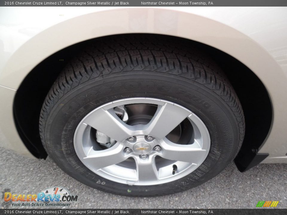 2016 Chevrolet Cruze Limited LT Champagne Silver Metallic / Jet Black Photo #10