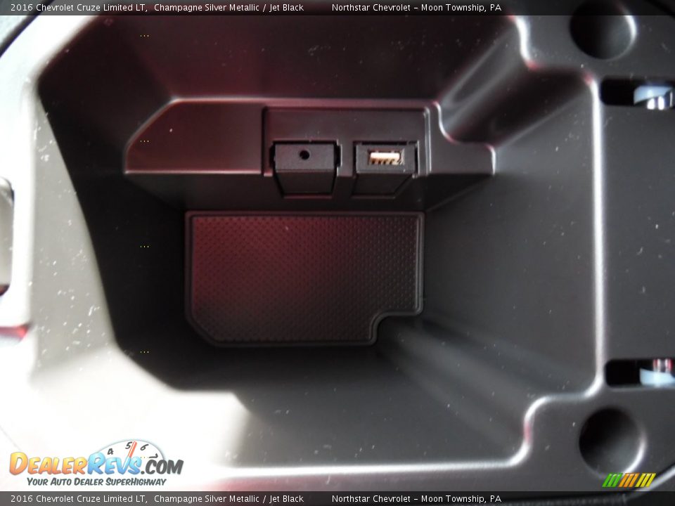 2016 Chevrolet Cruze Limited LT Champagne Silver Metallic / Jet Black Photo #19