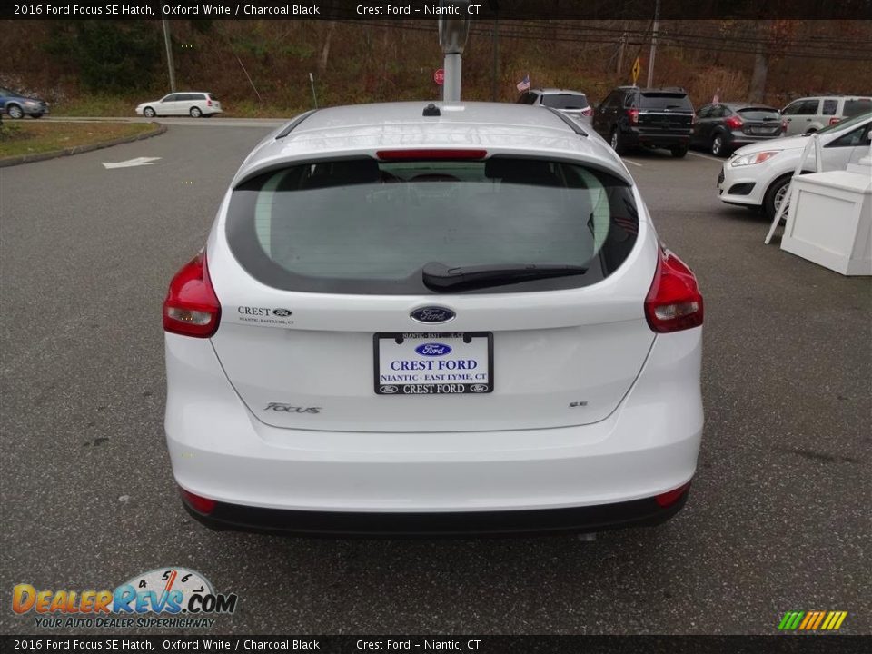 2016 Ford Focus SE Hatch Oxford White / Charcoal Black Photo #6